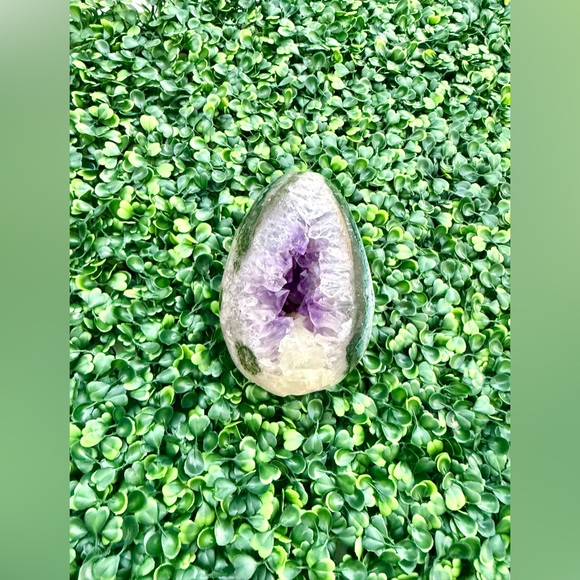 Amethyst Geode Egg - Picture 6 of 8